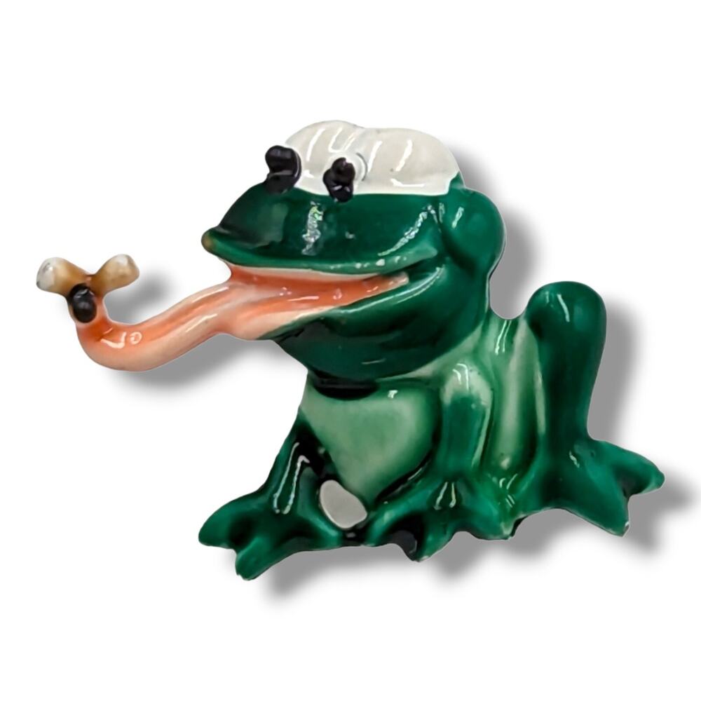 JJ Jonette Silly Sitting Frog Catching Fly Metal Signed VintageHat Lapel Pin